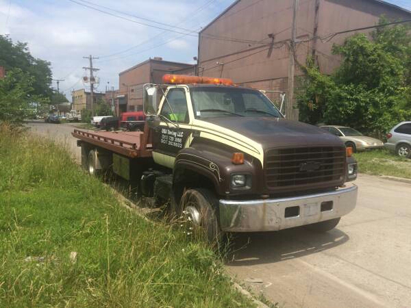 Emergency roadside service Advanced auto repair service — photo
