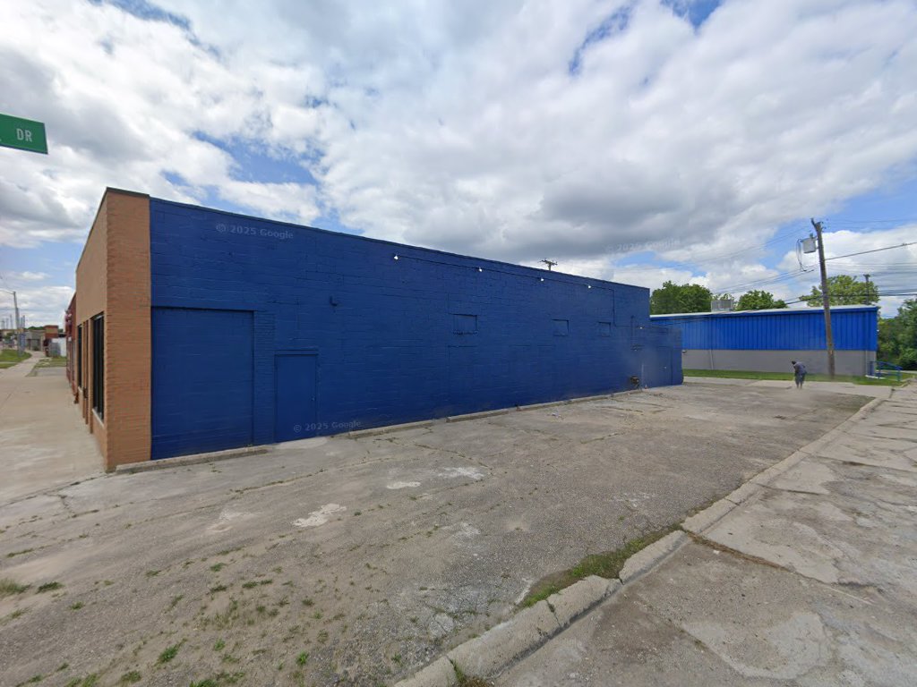 Pivox Automotive in Inkster