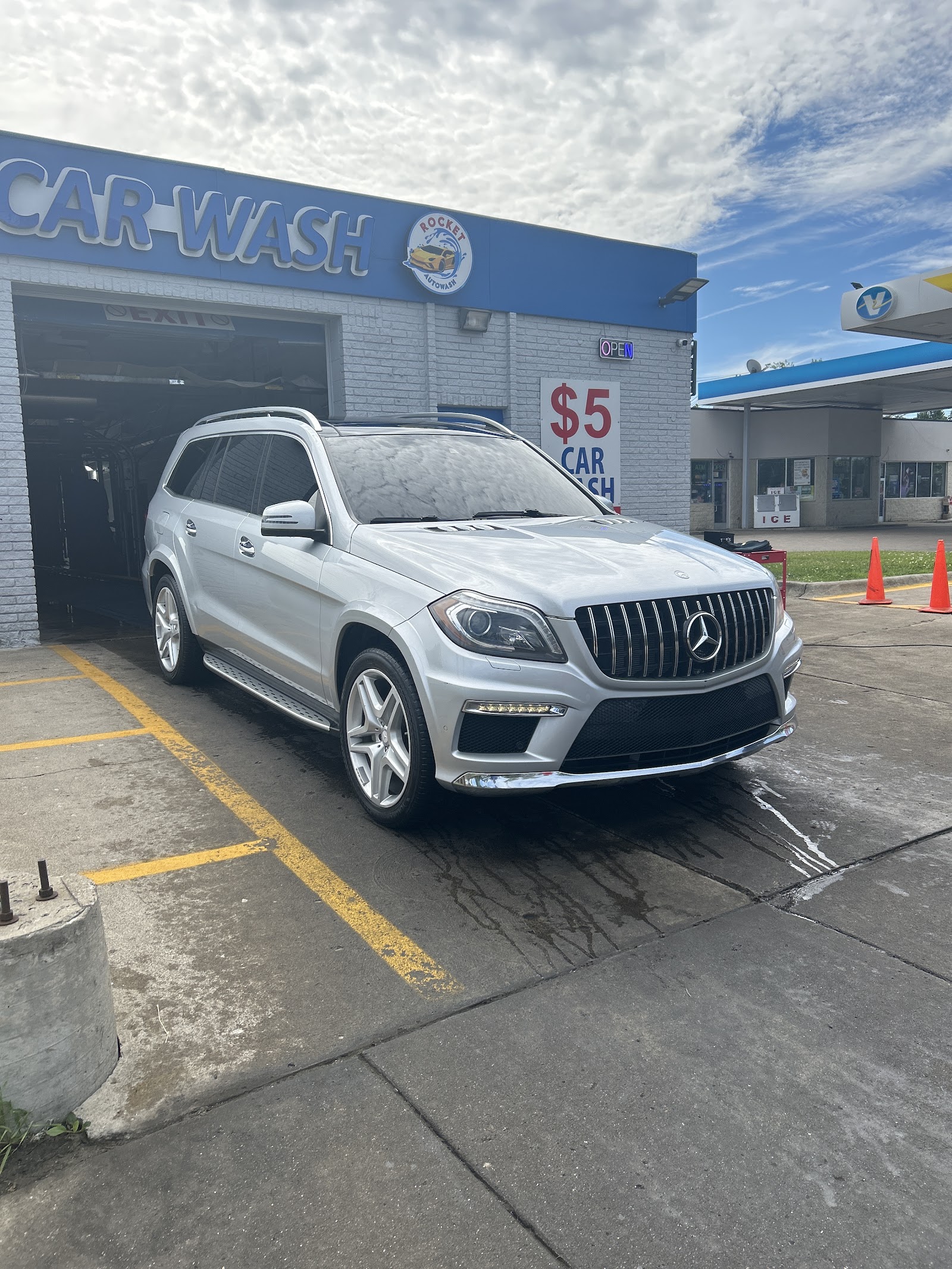Rocket AutoWash Carwash — photo