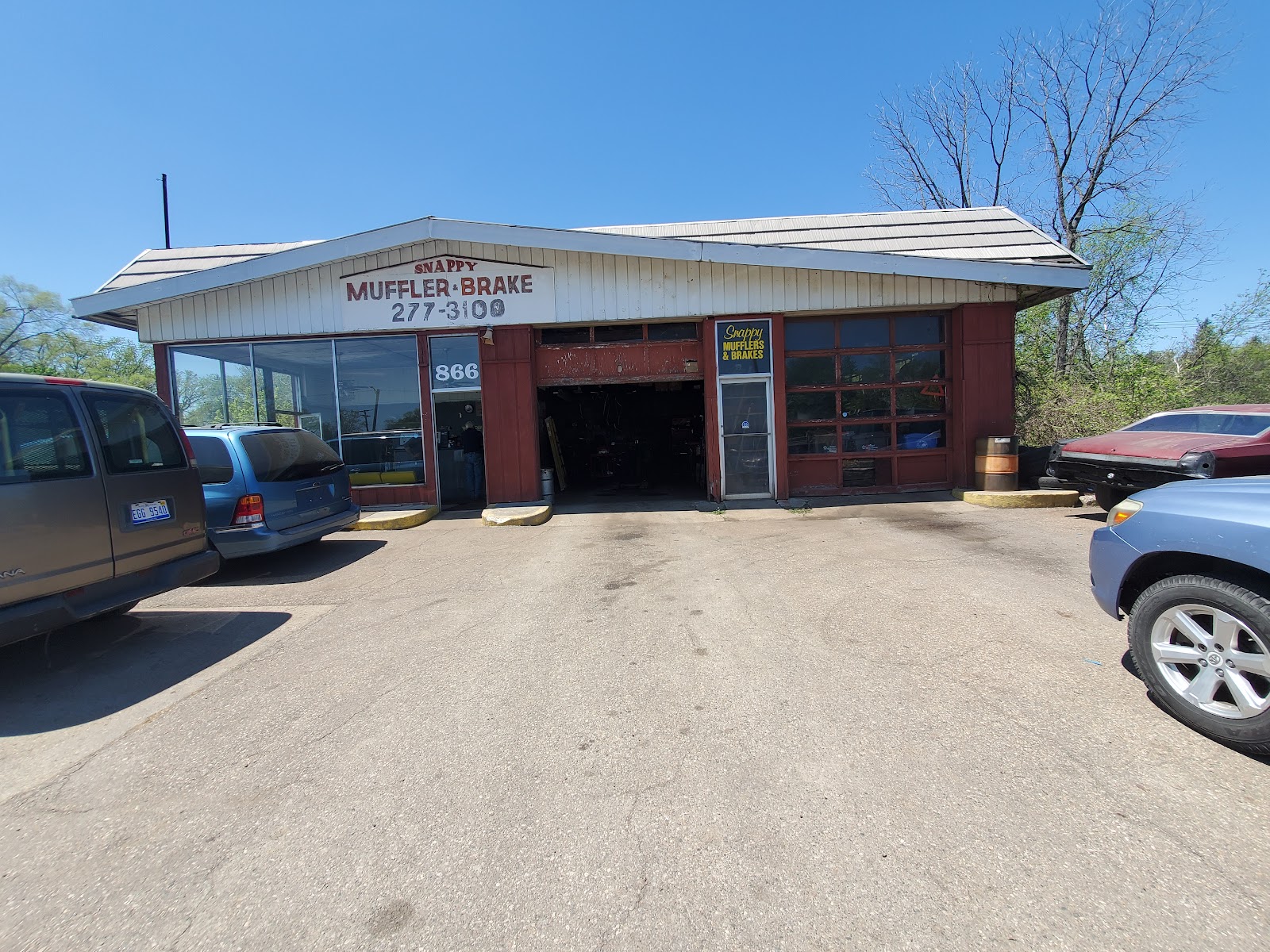 Snappy Mufflers brakes tires — photo