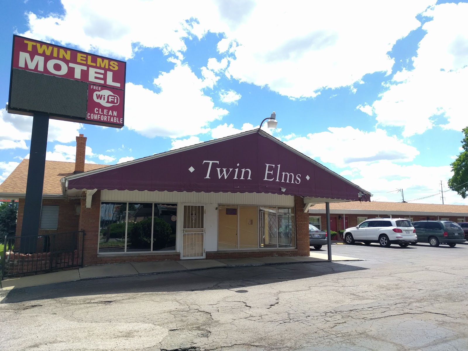 Twin Elms Motel — photo